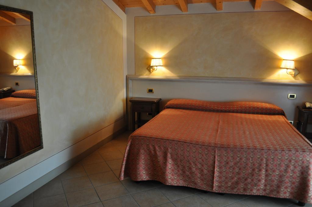 Hotel La Corte Bedizzole Номер фото